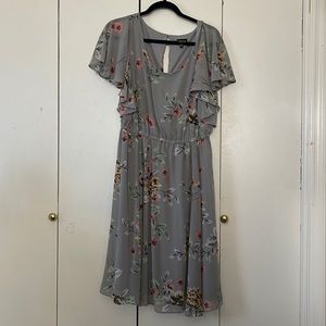TORRID. FLUTTER SLEEVE FLORAL DRESS. 1X.